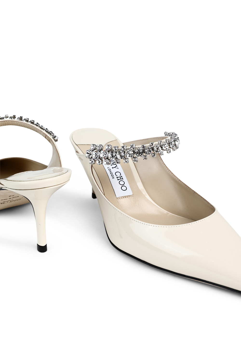 תמונת תקריב של נעלי עקב מיולס JIMMY CHOO