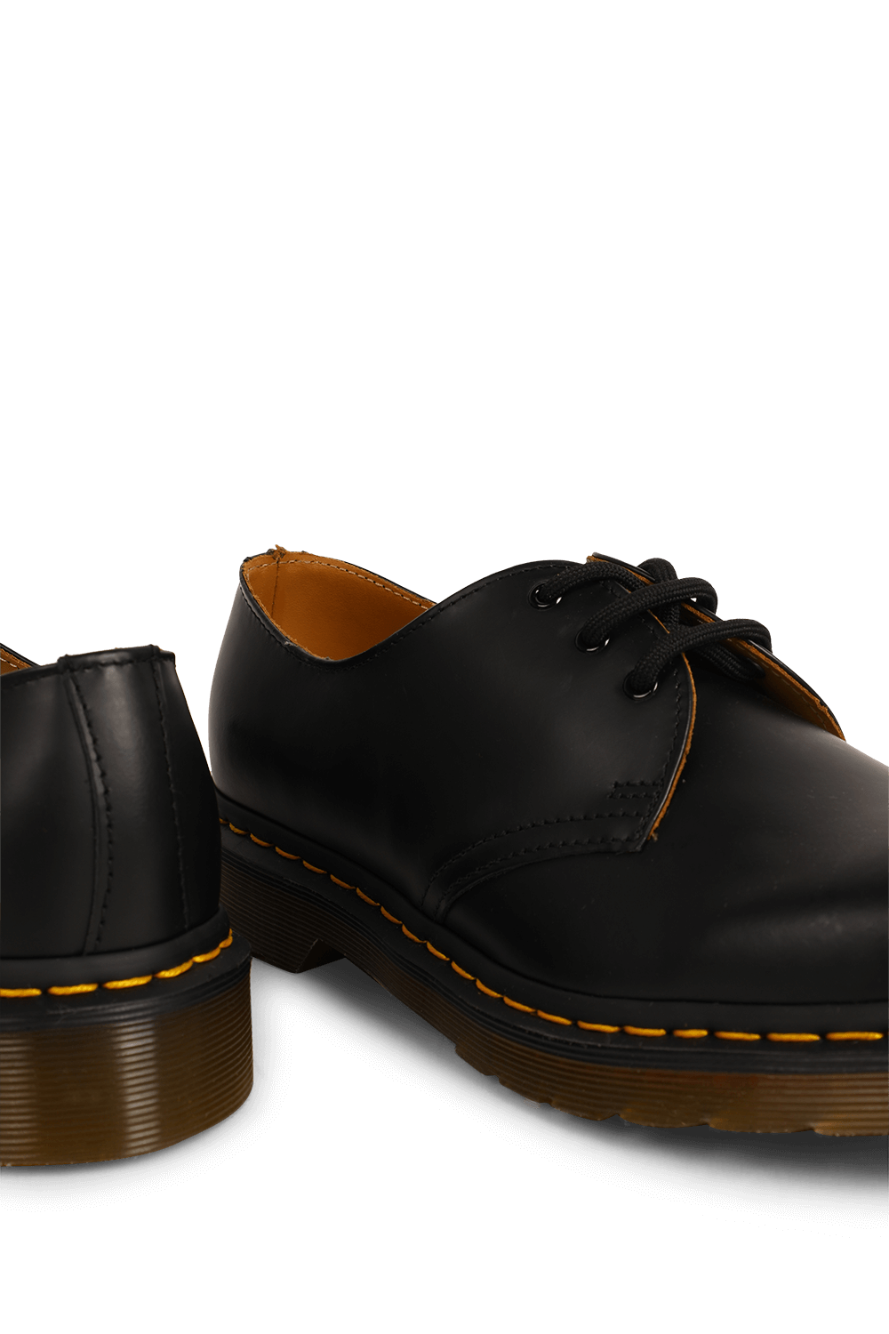 תמונת תקריב של נעלי גיבסון מעור DR.MARTENS