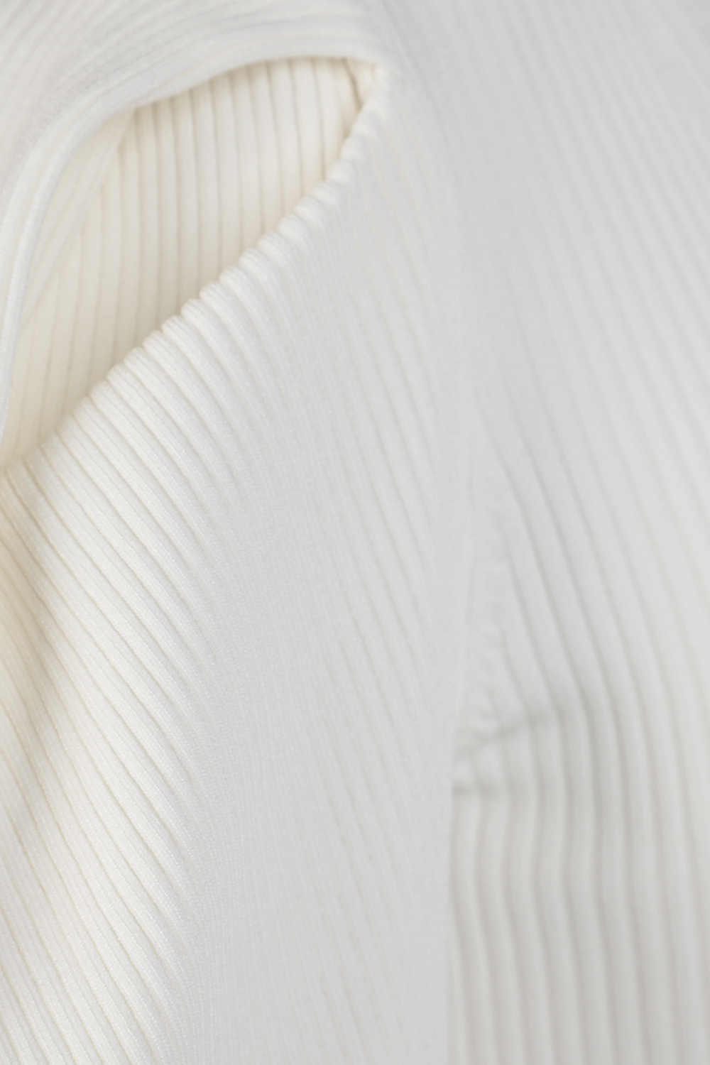 תמונה אחורית של Knit Midi Dress in White RONNY KOBO