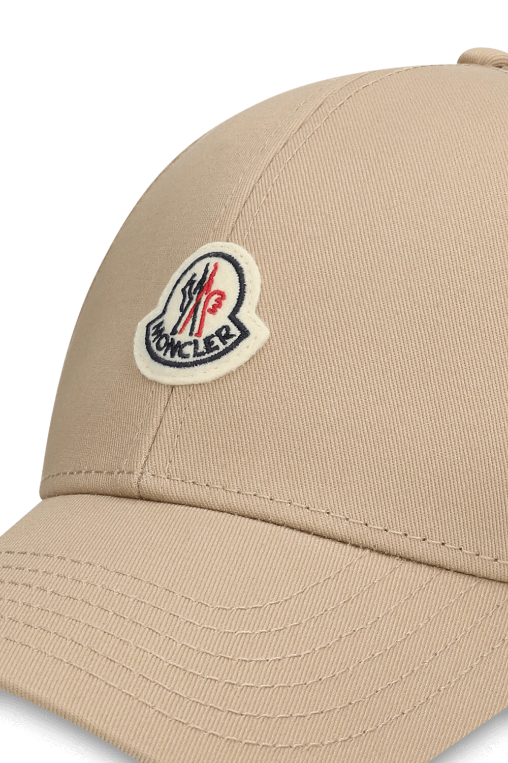 תמונת תקריב של כובע מצחייה MONCLER