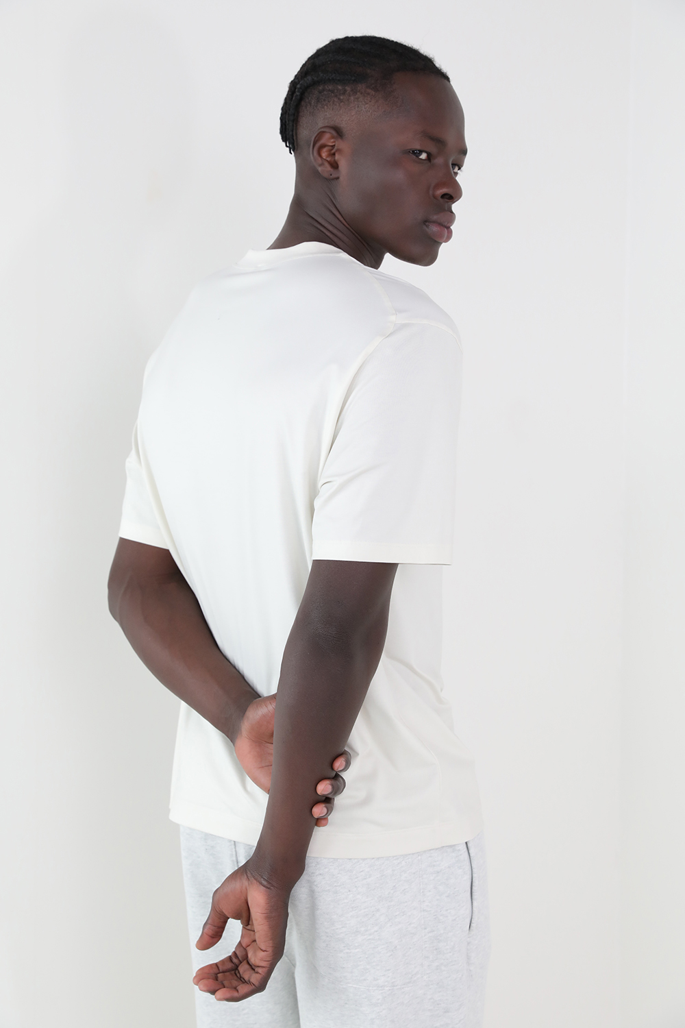 תמונת דוגמן אחורית של Fundamental Oversized T LULULEMON