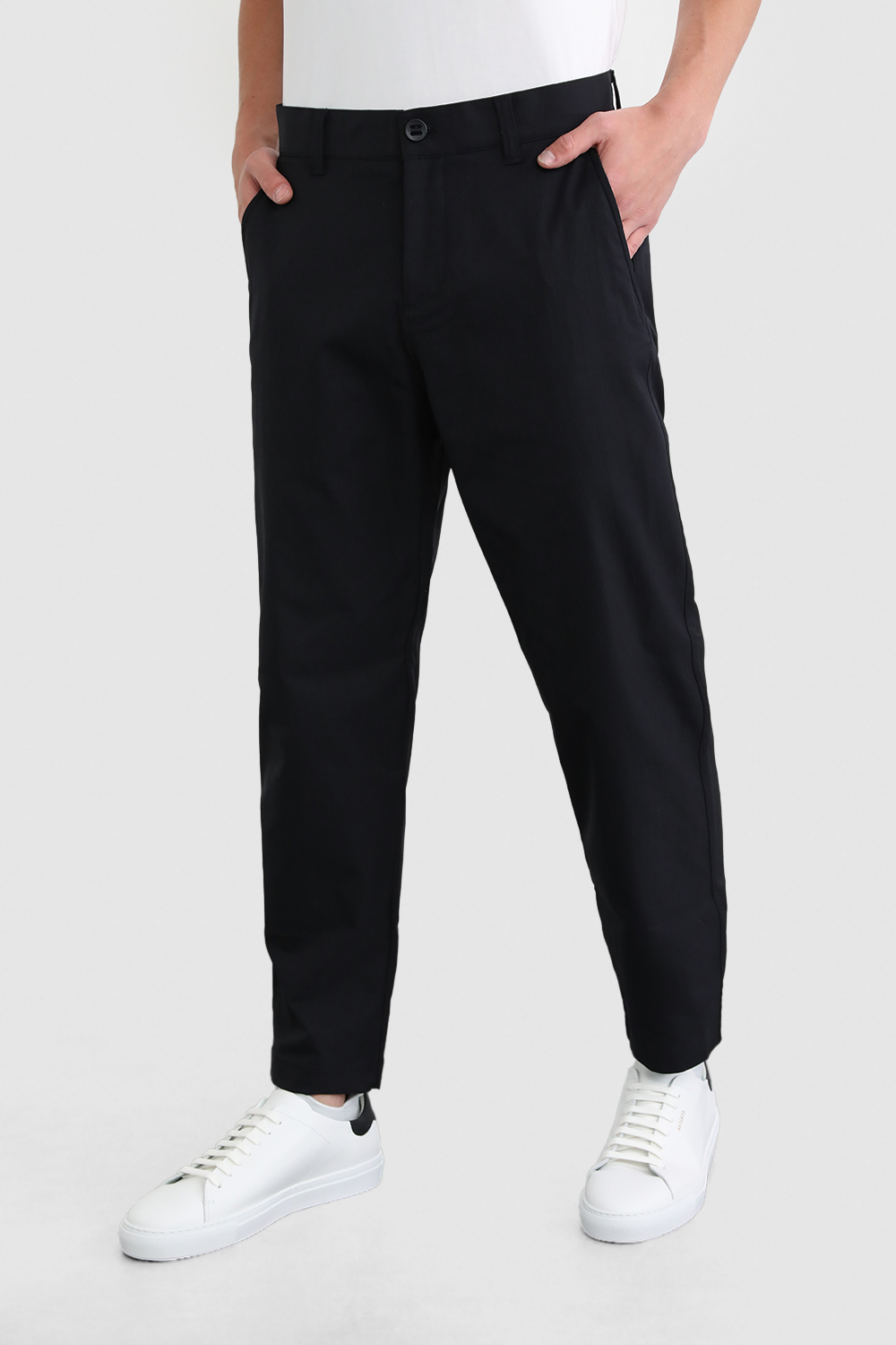 תמונת דוגמן קידמית של Relaxed Tapered Trousers