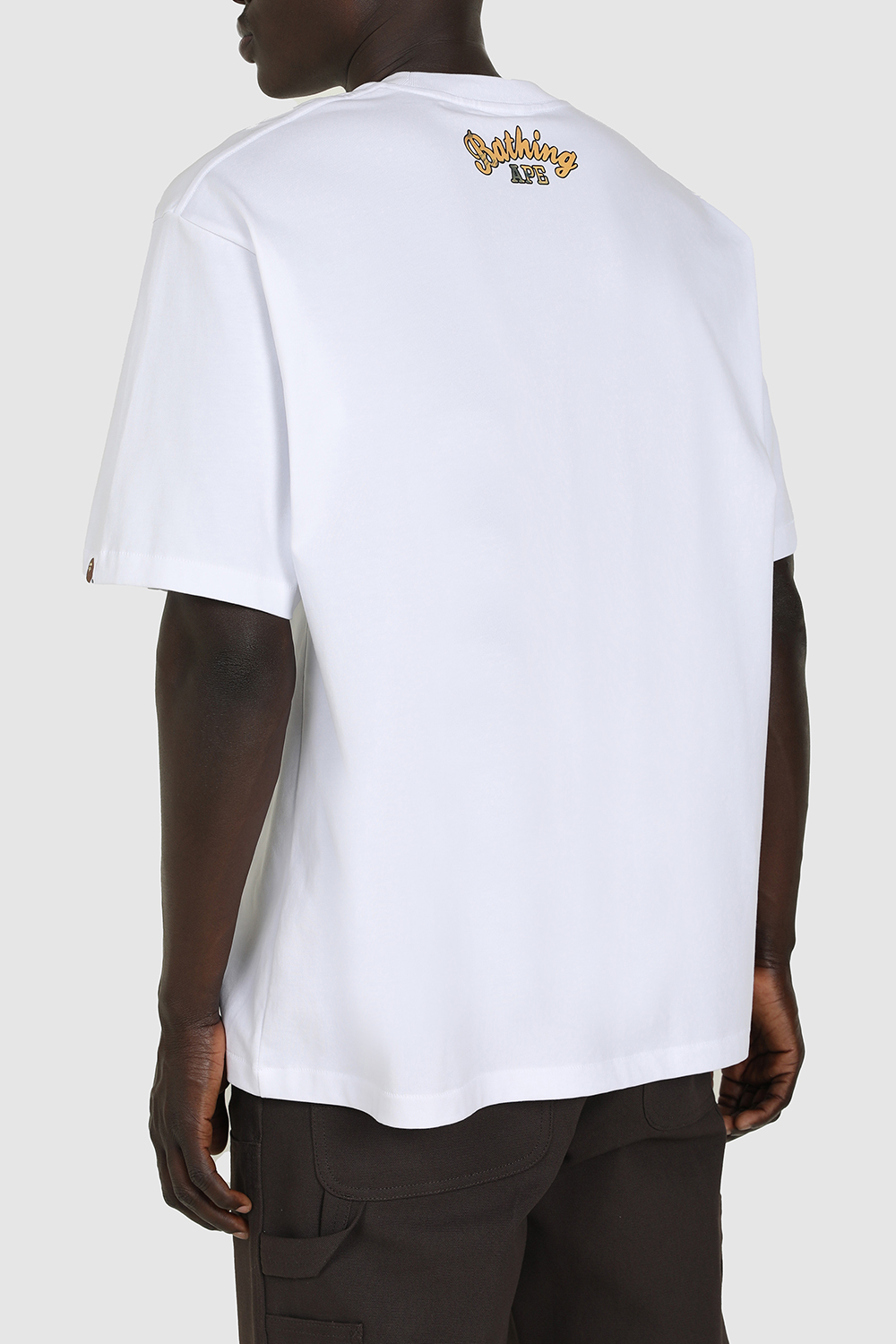 תמונת דוגמן אחורית של חולצת טי BAPE