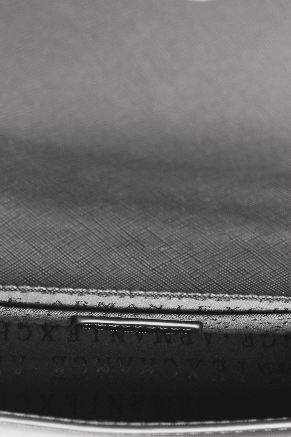 תמונת פנים של Crossbody Bag in Black ARMANI EXCHANGE