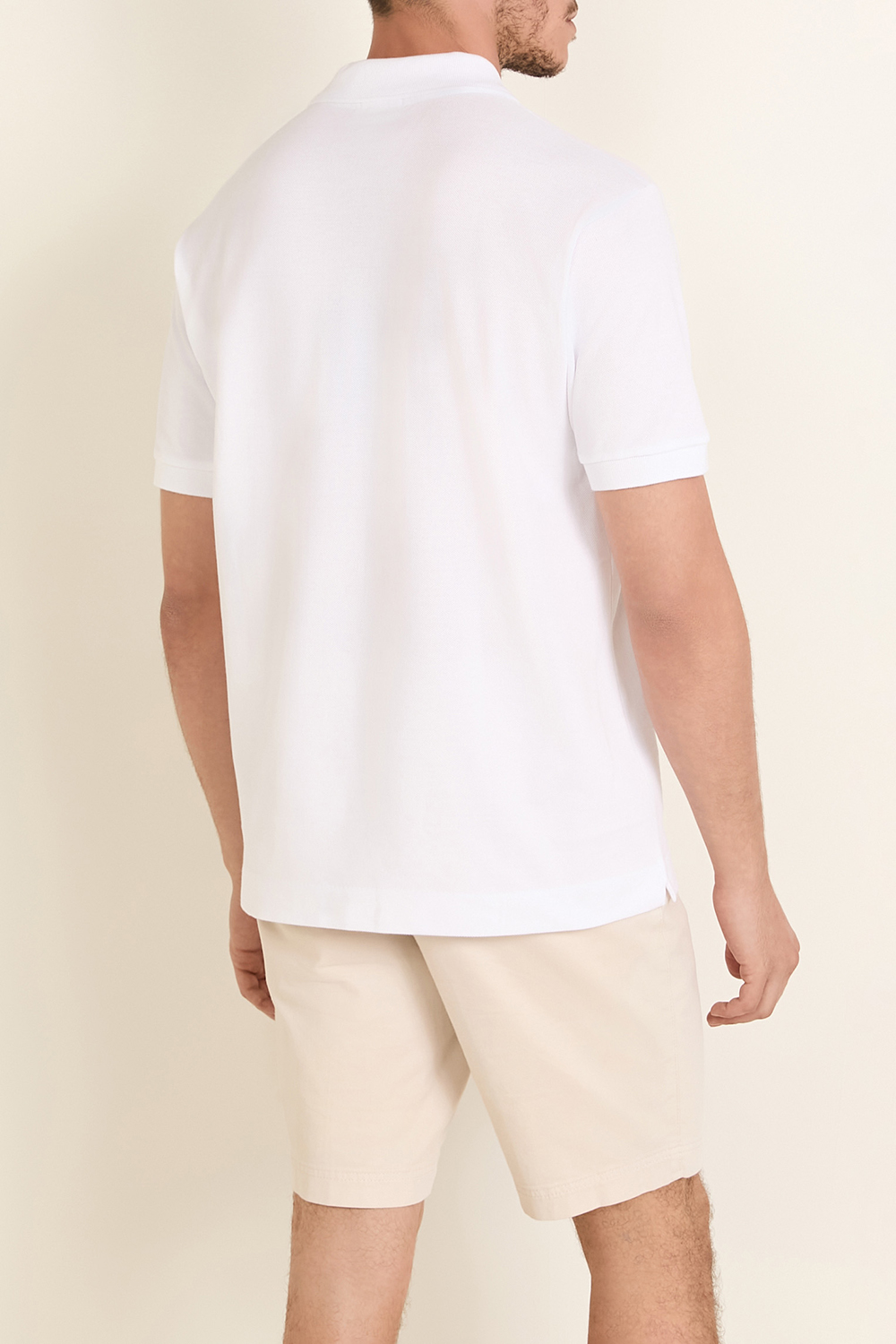 תמונת דוגמן אחורית של חולצת פולו קצרה LACOSTE