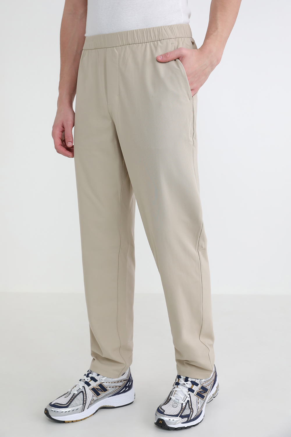 תמונת דוגמן קידמית של ABC Pull-On Pant