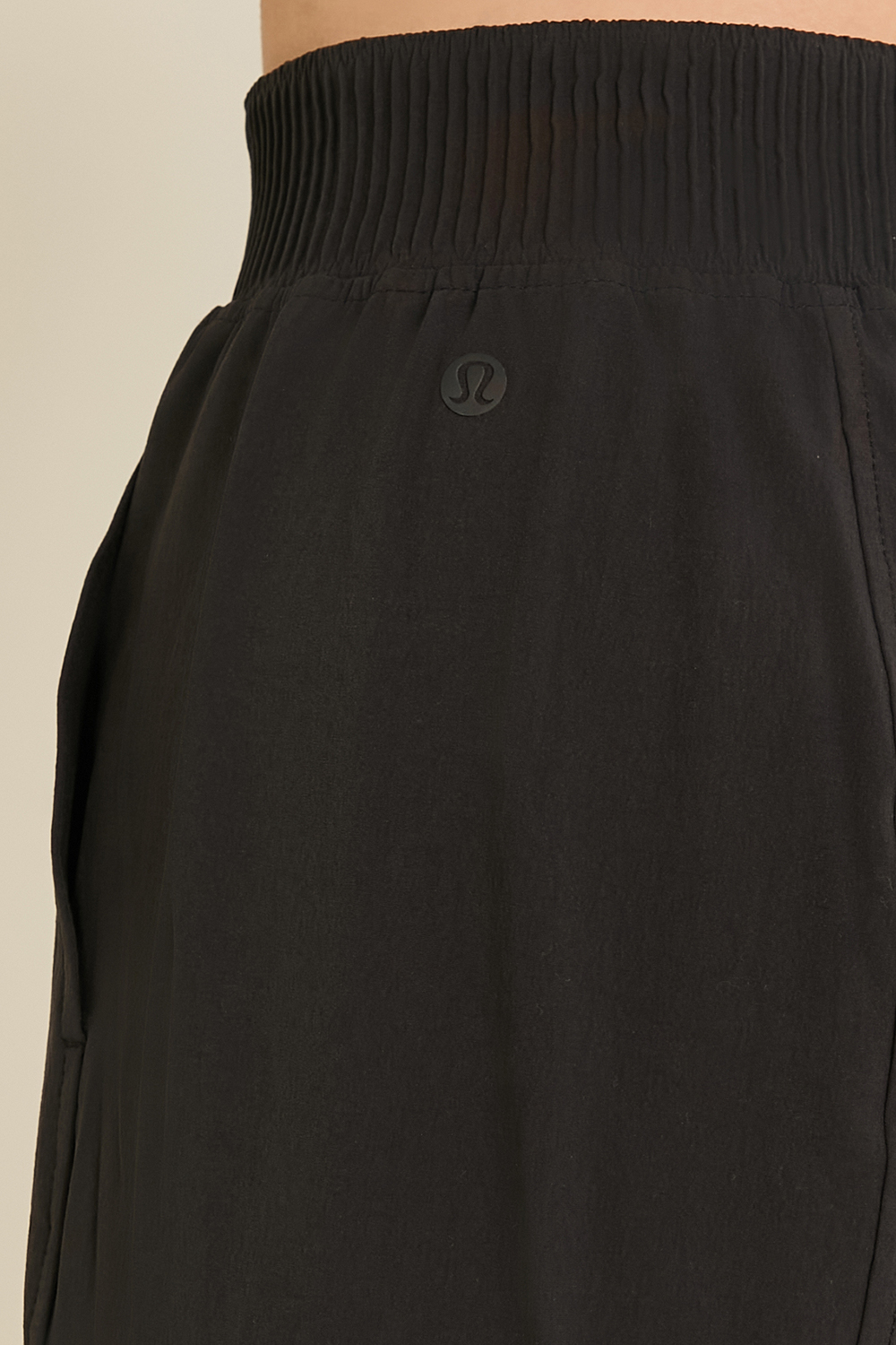 תמונת תקריב דוגמן של Stretch Woven Wide-Leg High-Rise Pant REG*