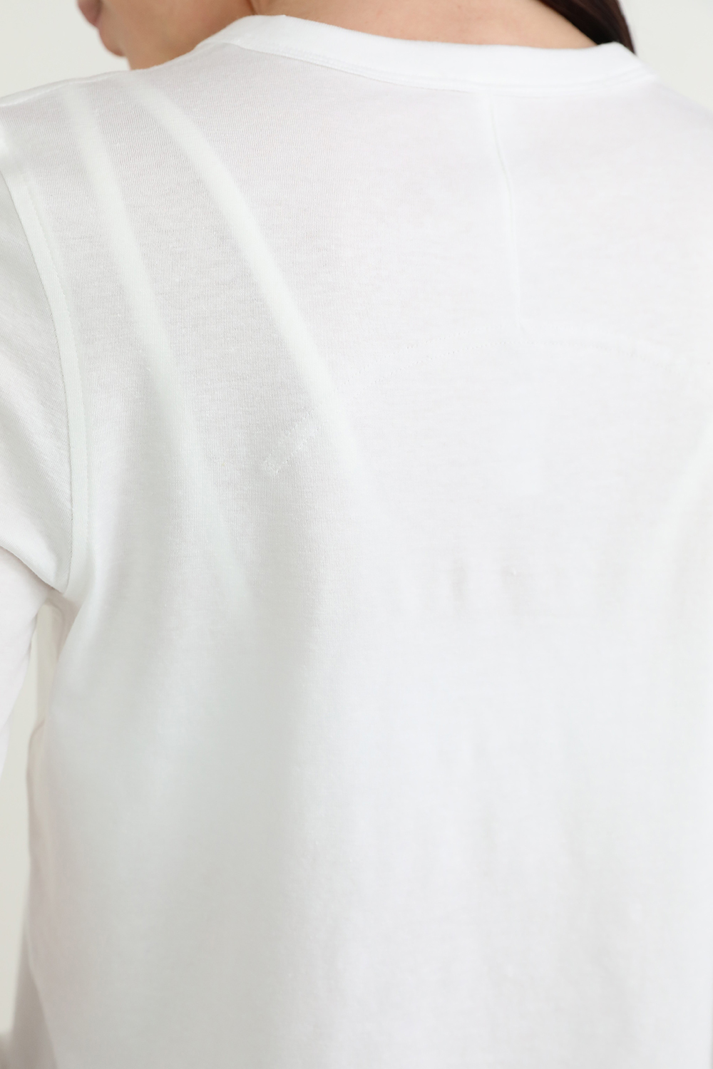 תמונת תקריב דוגמן של Classic-Fit Cotton-Blend Tee