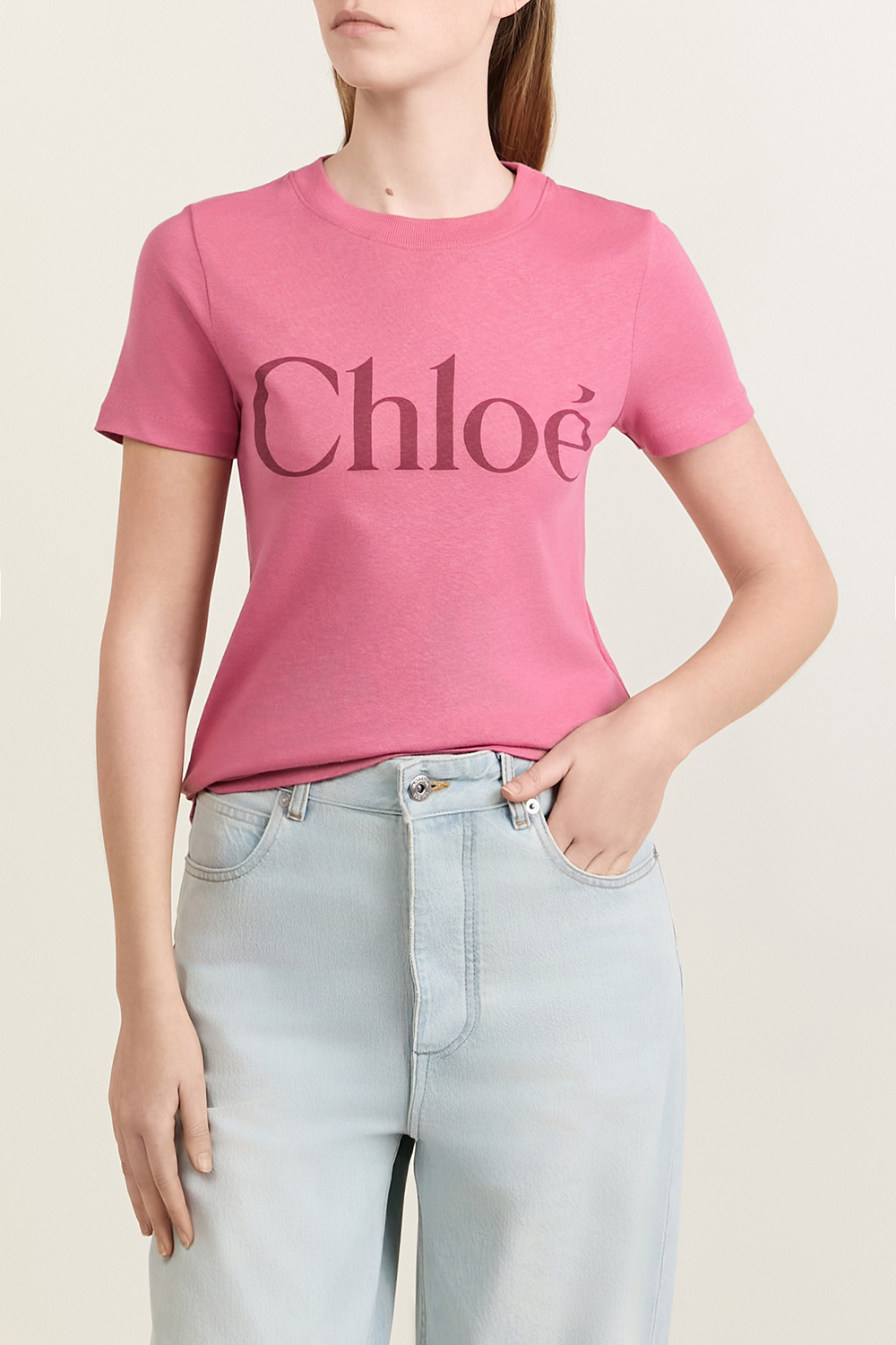 תמונת דוגמן קידמית של חולצת טי CHLOE