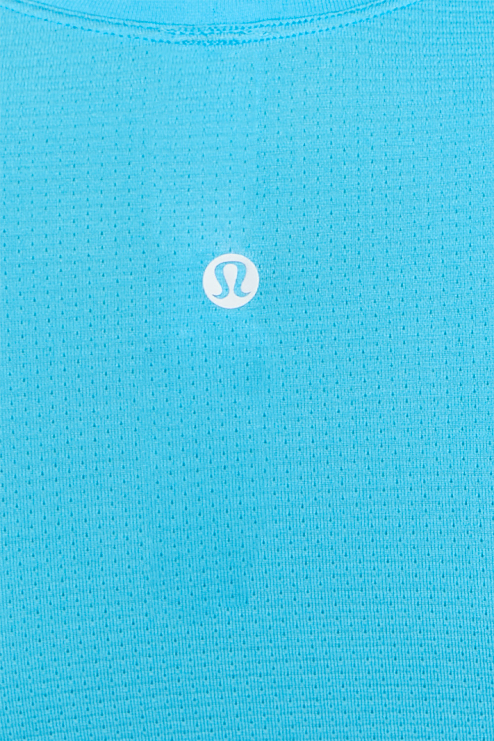 תמונת תקריב דוגמן של Swiftly Tech Cropped Short-Sleeve Shirt 2.0 LULULEMON