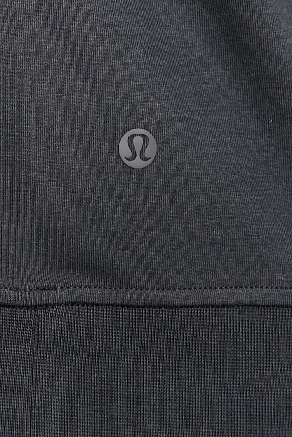 תמונת תקריב דוגמן של City Sweat Pullover Hoodie
