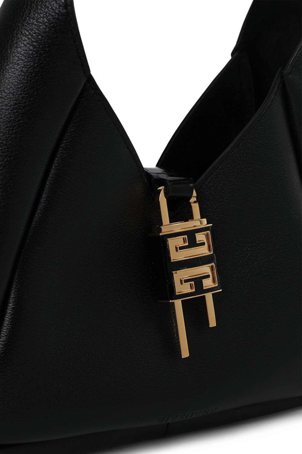 תמונת תקריב של תיק כתף הובו בגודל מיני מעור GIVENCHY