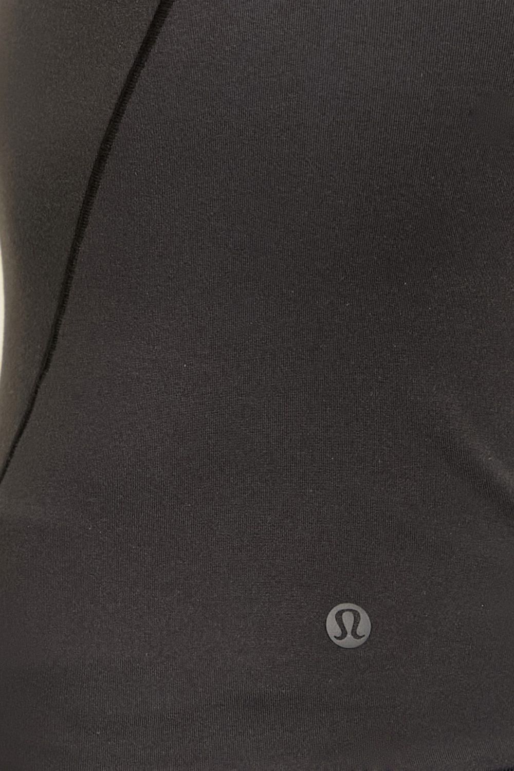 תמונת תקריב דוגמן של Nulu Spaghetti-Strap Cami Tank Top