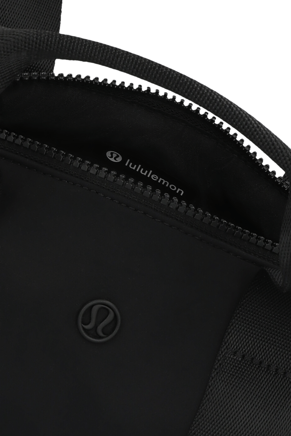 תמונת פנים של Knit Nylon Mini Barrel Duffle Bag 5L LULULEMON
