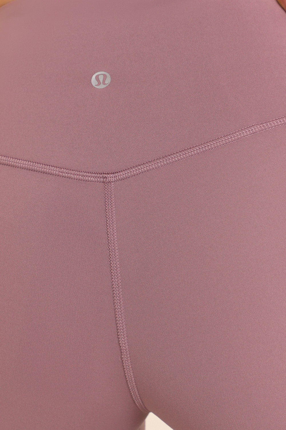 תמונת תקריב דוגמן של ALIGN TWIST-WAIST TIGHT 25 LULULEMON
