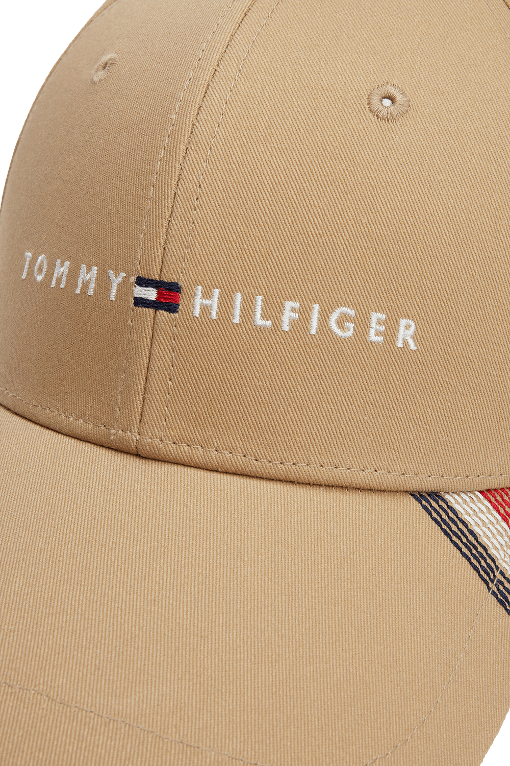תמונת תקריב של כובע מצחייה TOMMY HILFIGER