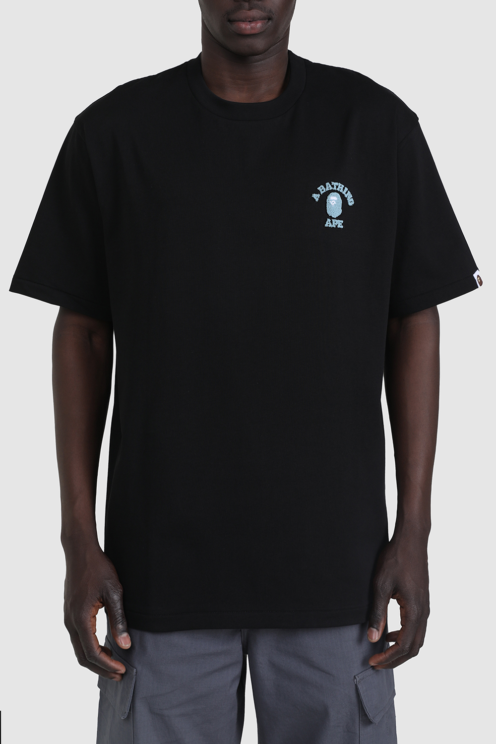 תמונת דוגמן קידמית של חולצת טי BAPE