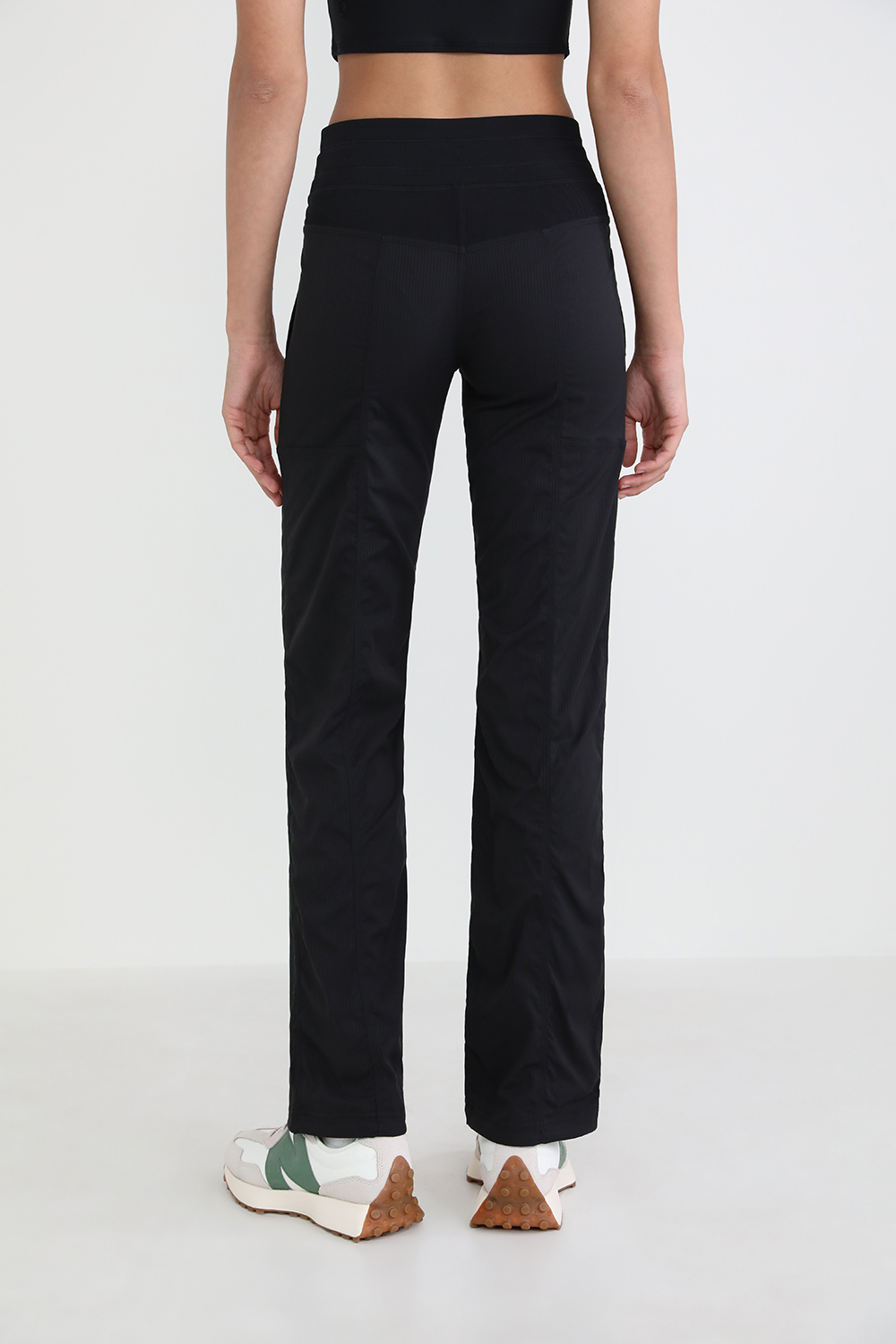 תמונת דוגמן אחורית של Dance Studio Mid-Rise Jogger LULULEMON