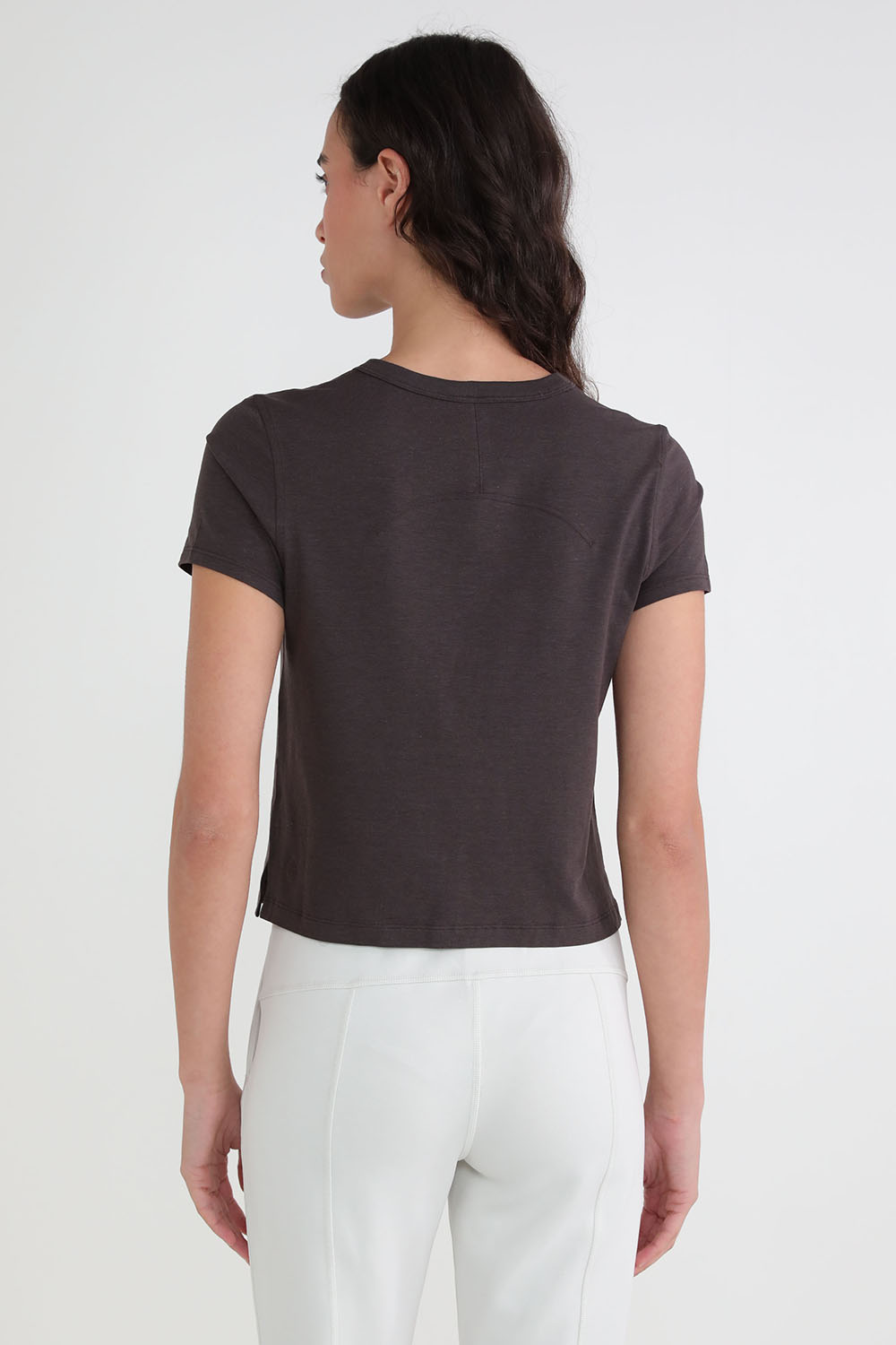 תמונת דוגמן אחורית של Classic-Fit Cotton-Blend Tee