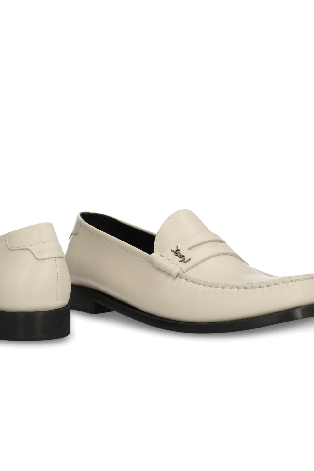 תמונת תקריב של נעלי מוקסינים SAINT LAURENT