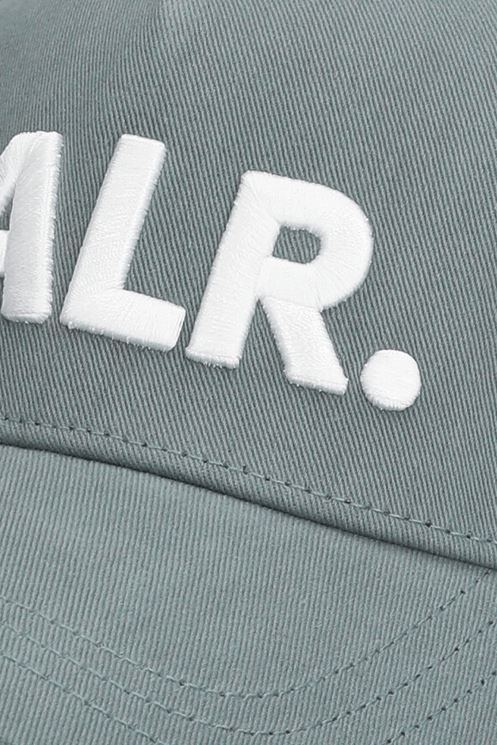 תמונת תקריב של כובע מצחייה BALR