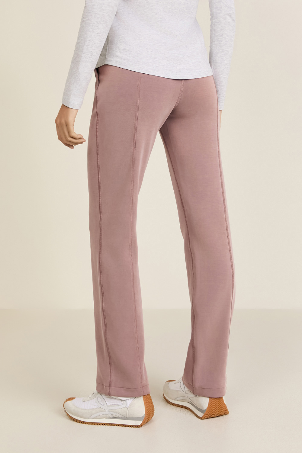 תמונת דוגמן אחורית של Softstreme High-Rise Pant Regular LULULEMON