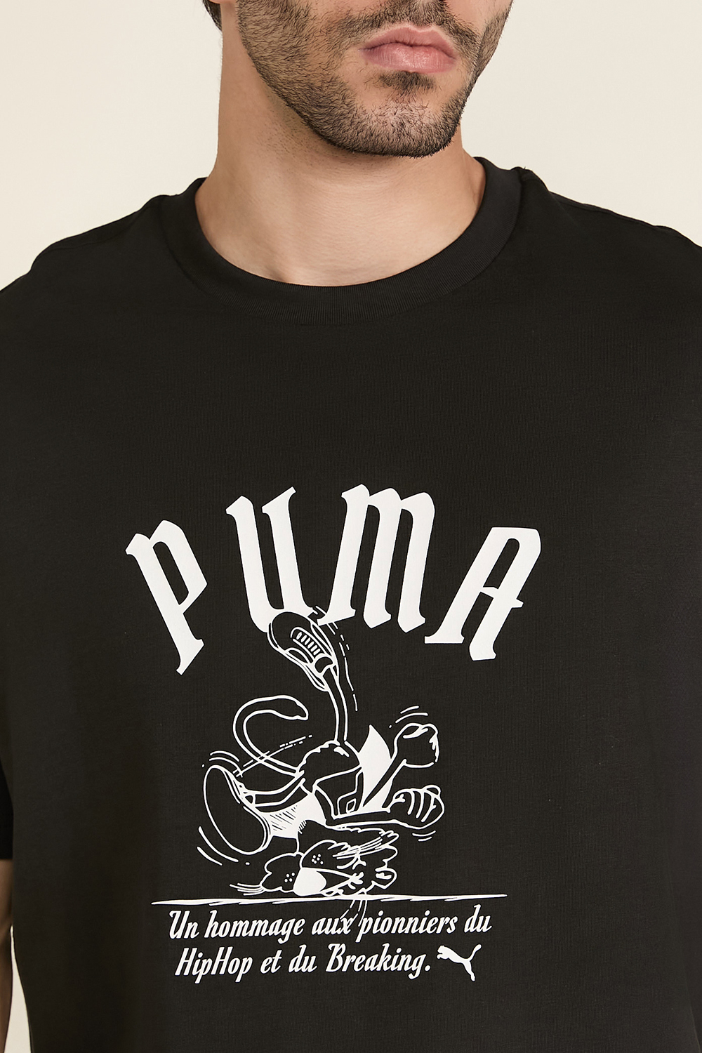 תמונת תקריב דוגמן של חולצת טי PUMA