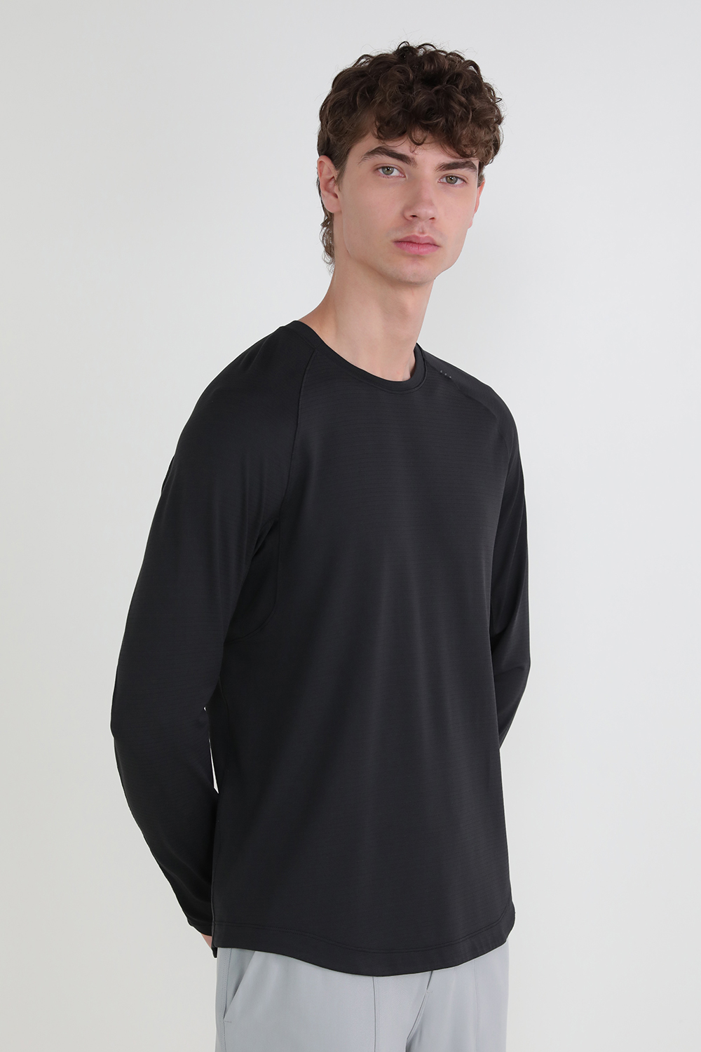 תמונת דוגמן קידמית של License to Train Long-Sleeve