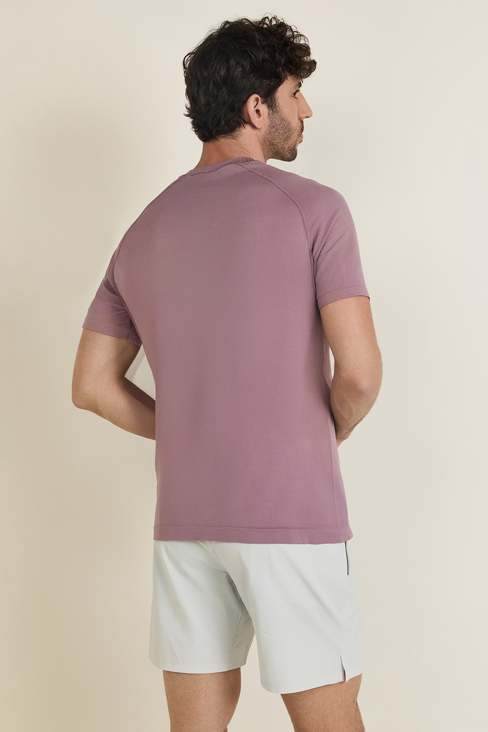תמונת דוגמן אחורית של Metal Vent Tech Short-Sleeve Shirt LULULEMON