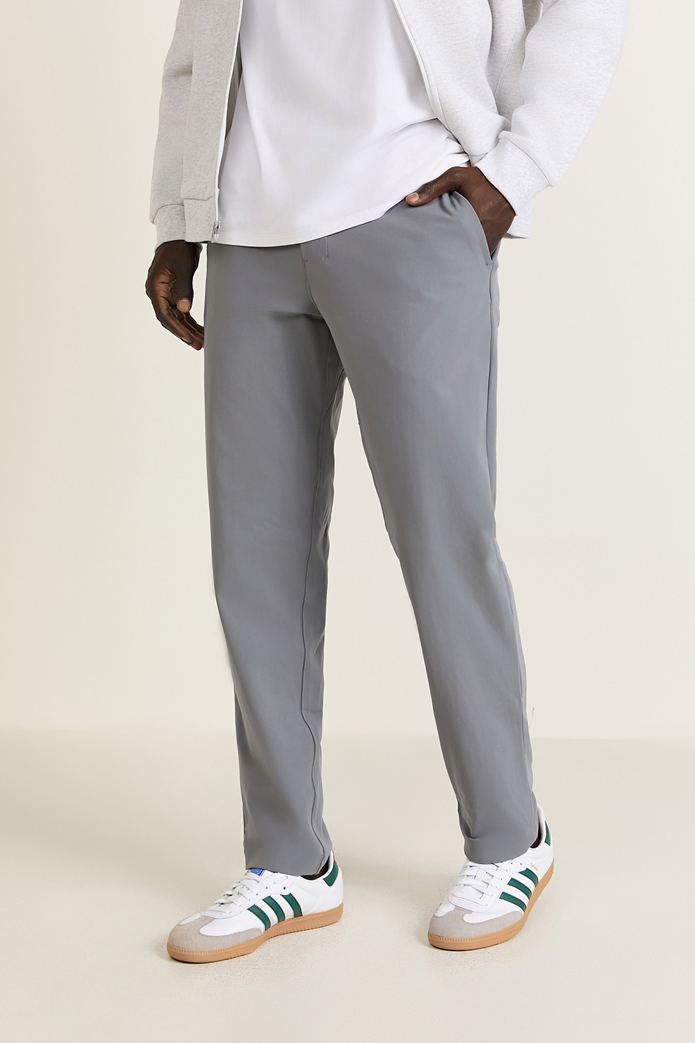 תמונת דוגמן קידמית של ABC Classic Fit Trouser 32'' Warpstreme LULULEMON
