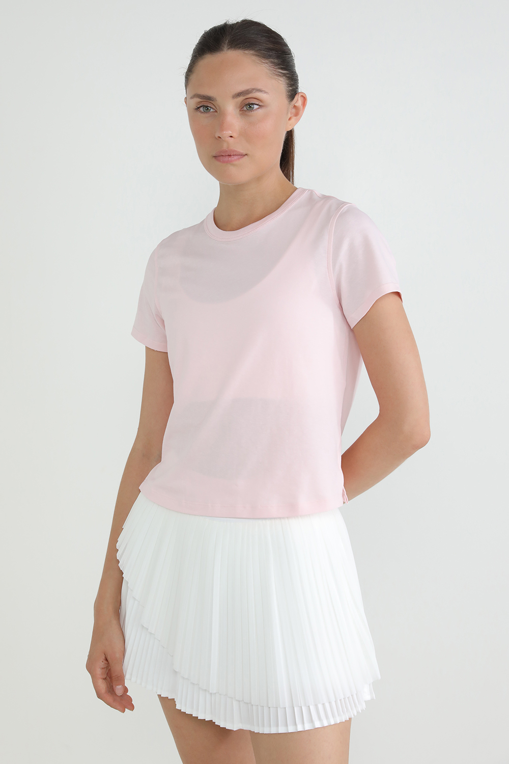 תמונת דוגמן קידמית של Classic-Fit Cotton-Blend Tee
