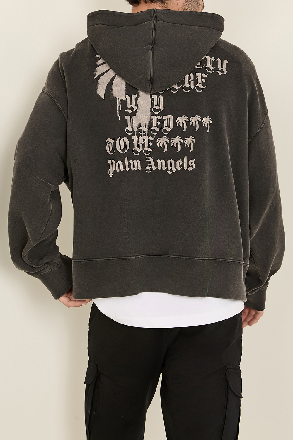 תמונת דוגמן אחורית של סווטשירט קפוצ'ון PALM ANGELS