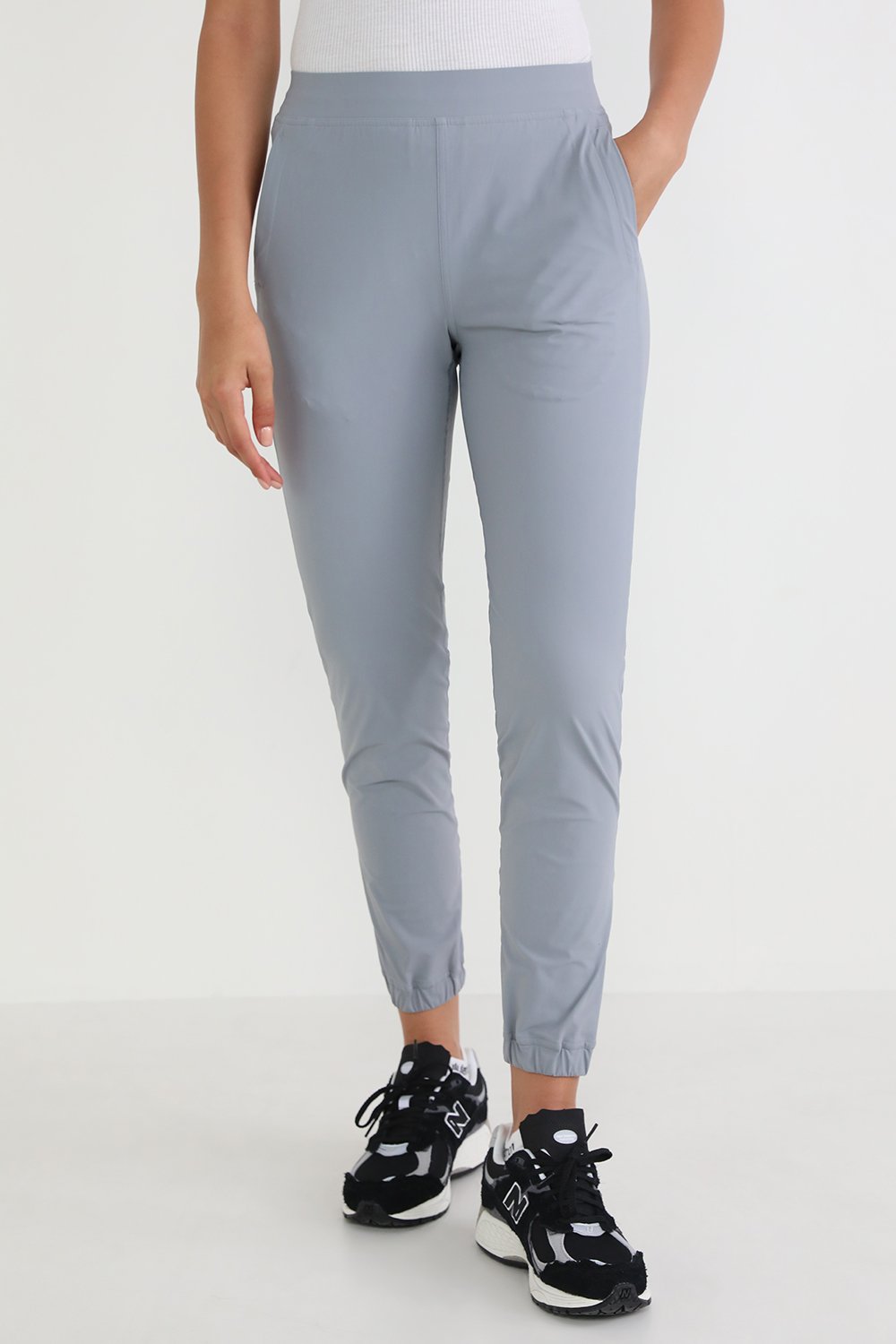 תמונת דוגמן קידמית של Adapted State High-Rise Cropped Jogger