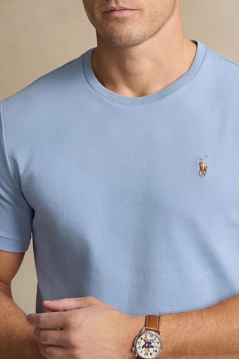 תמונת תקריב דוגמן של חולצת טי POLO RALPH LAUREN
