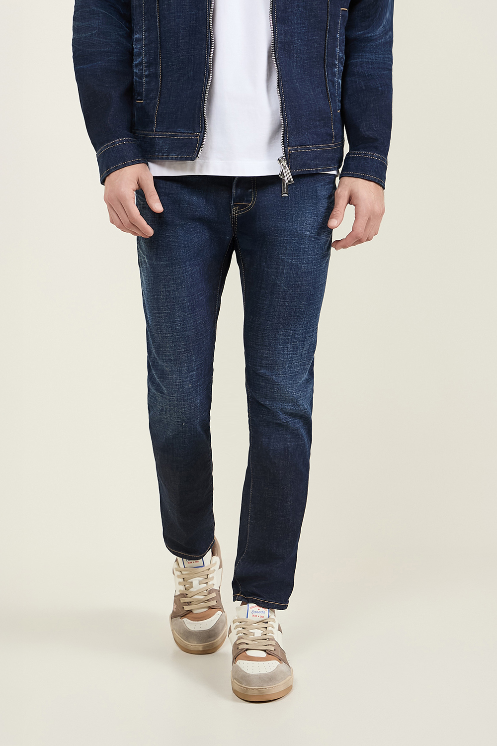 תמונת דוגמן קידמית של מכנסי ג'ינס סלים פיט DSQUARED2