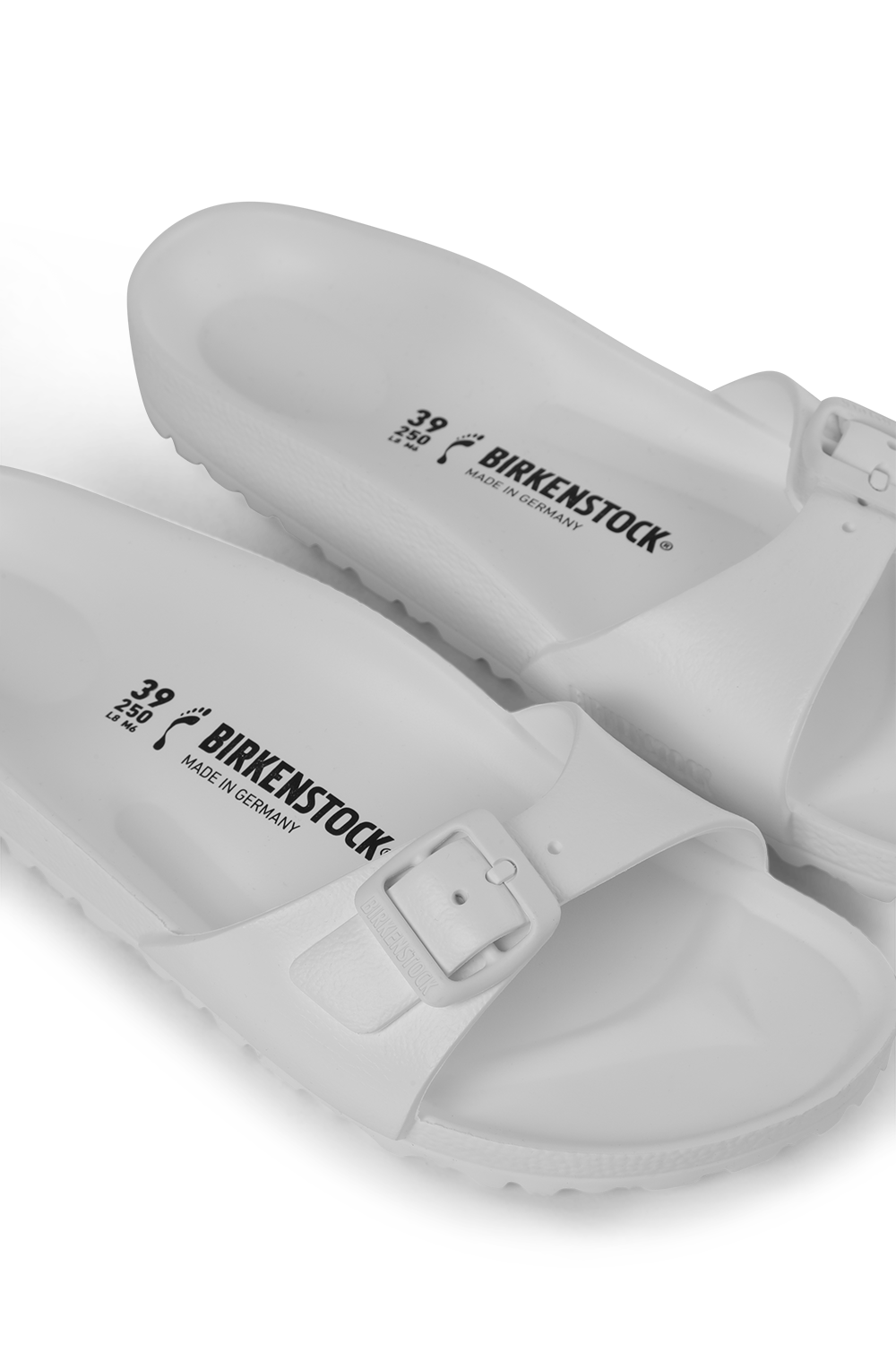 תמונת תקריב של כפכפי סליידס מדריד BIRKENSTOCK