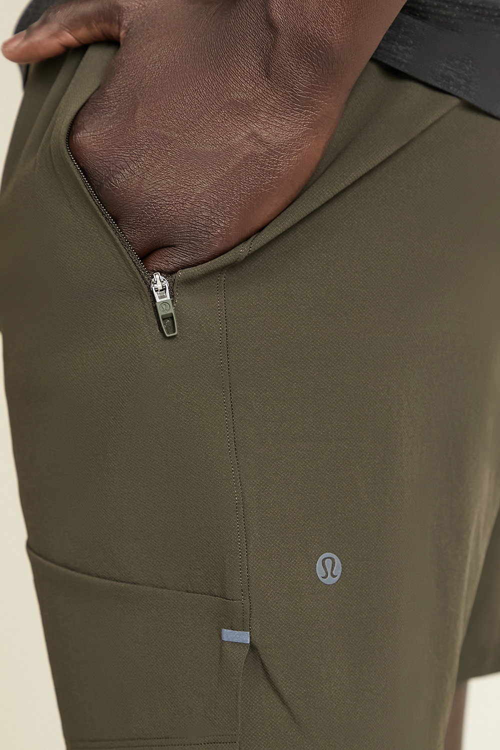 תמונת תקריב דוגמן של License To Train Short 7" LL LULULEMON