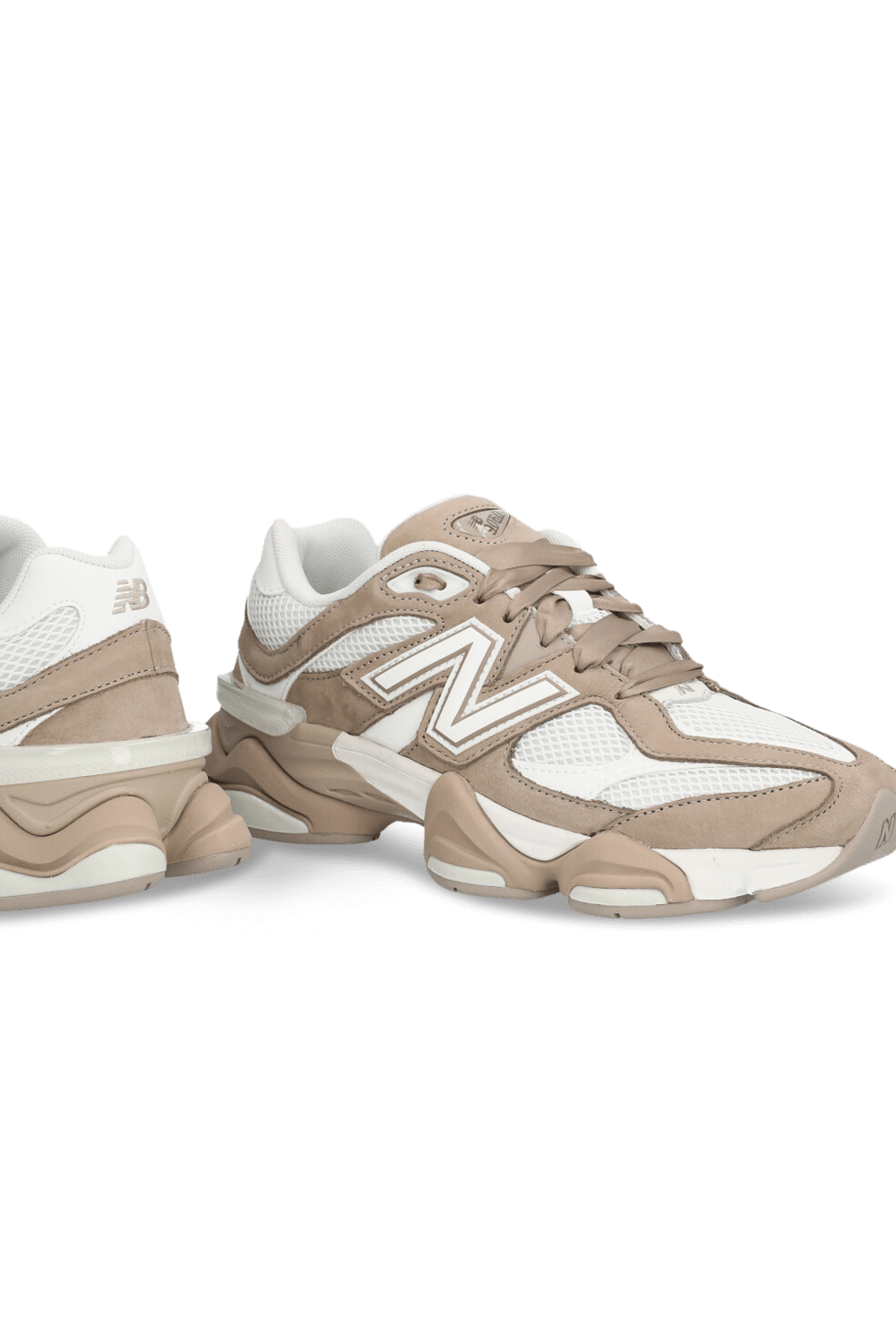 תמונת תקריב של נעלי סניקרס 9060 NEW BALANCE