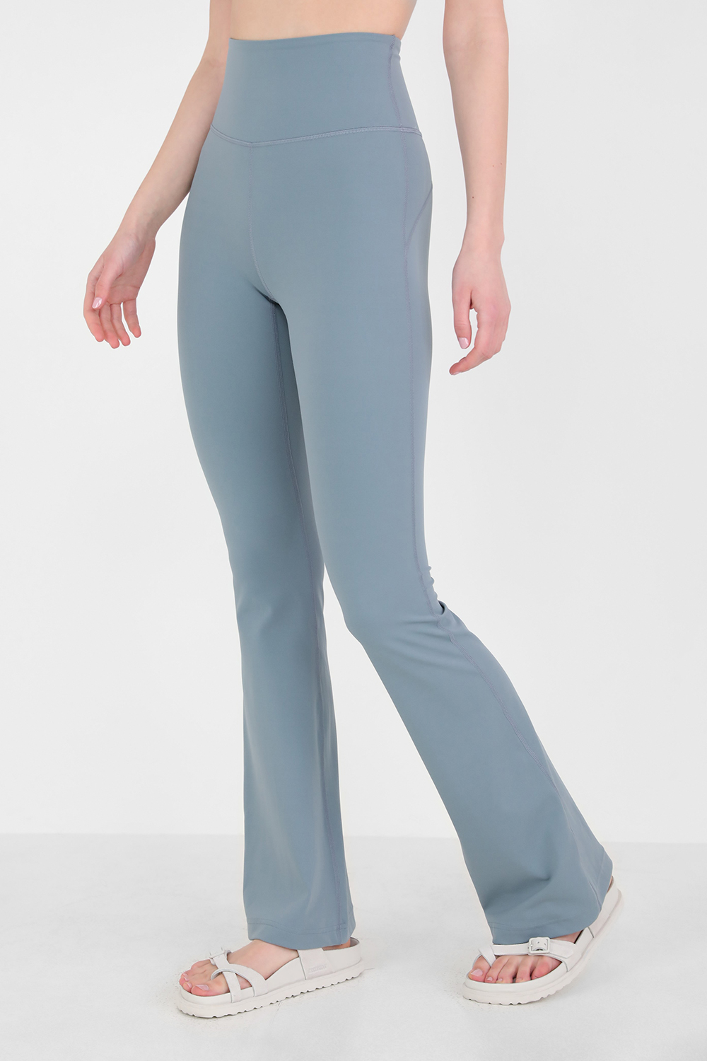 תמונת דוגמן קידמית של Groove Super-High-Rise Flared Pant LULULEMON