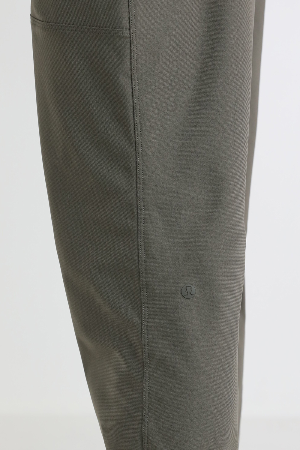 תמונת תקריב דוגמן של ABC Jogger
