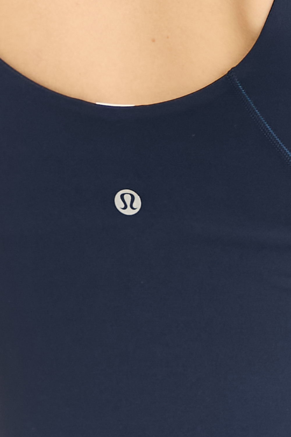 תמונת תקריב דוגמן של Align™ Bodysuit 25