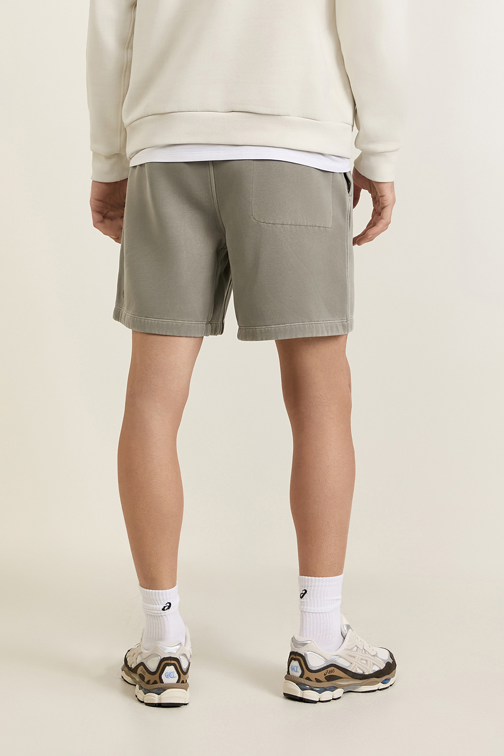 תמונת דוגמן אחורית של Steady State Short 7 Wash LULULEMON