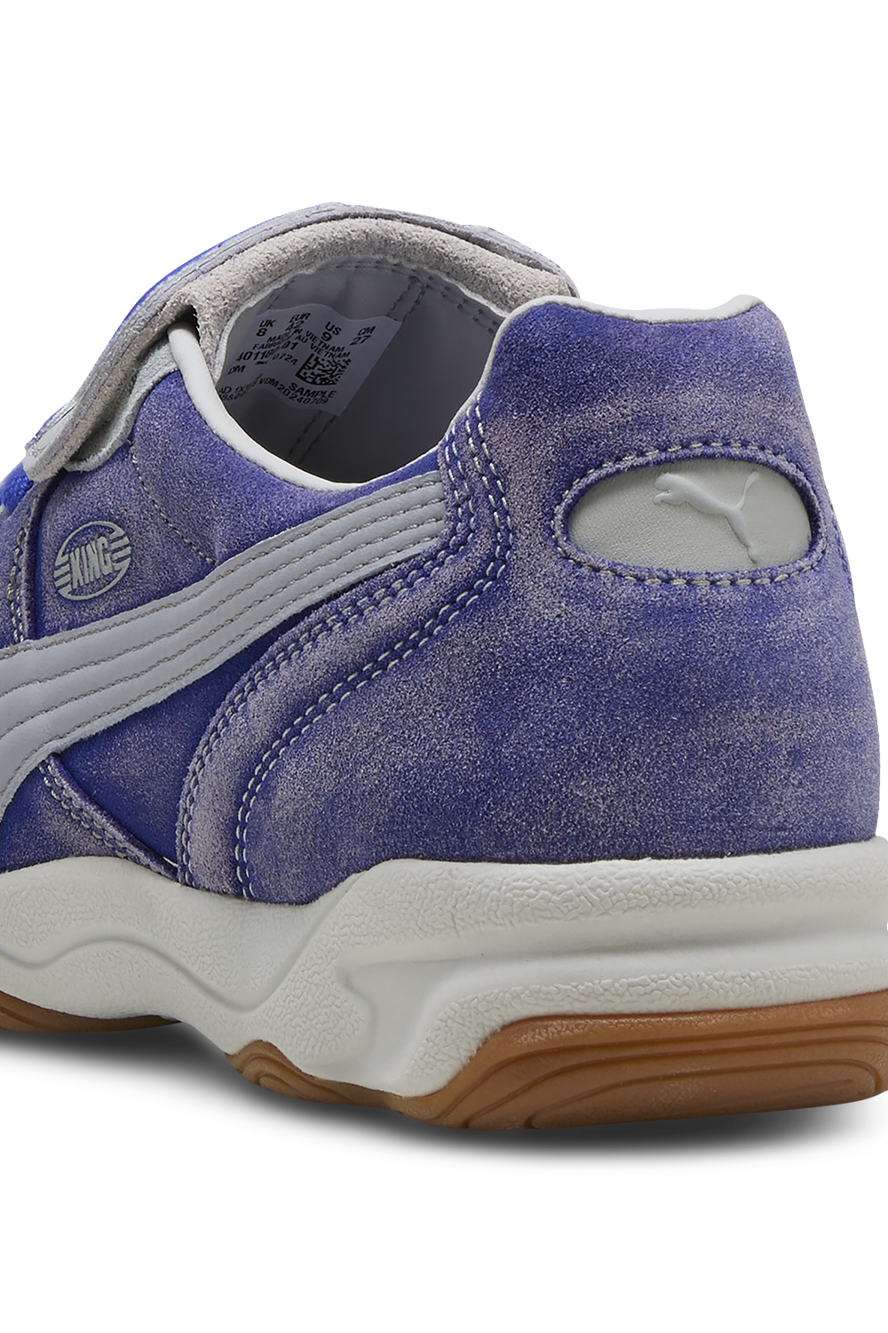 תמונת תקריב של פומה X קידסופר נעלי סניקרס PUMA