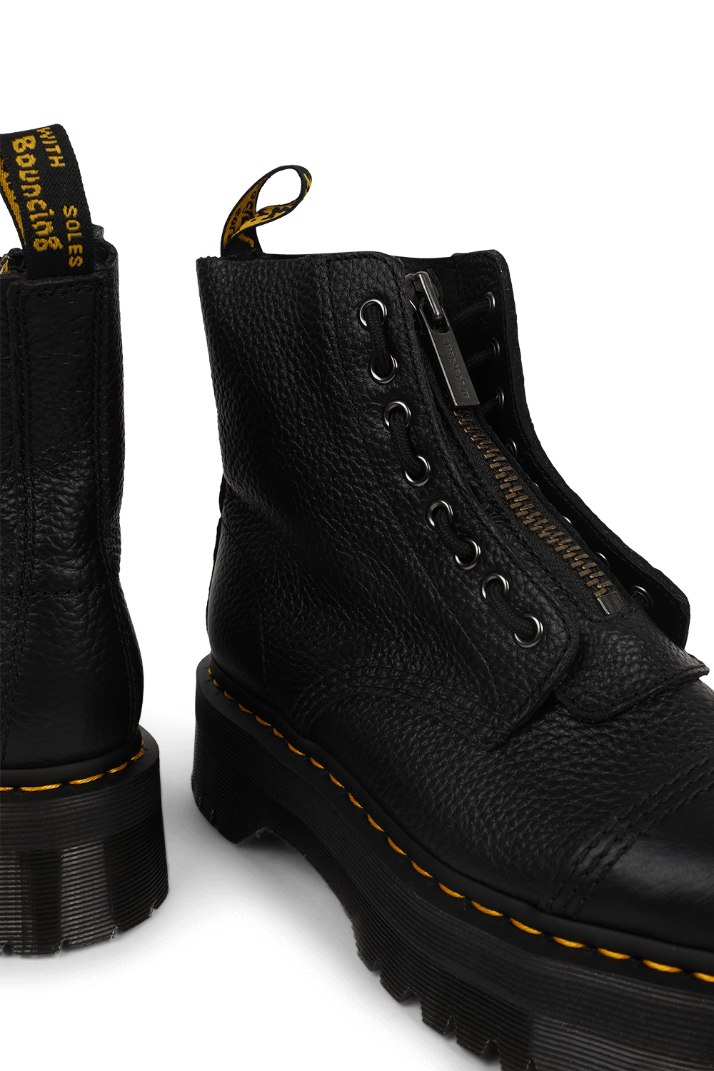 תמונת תקריב של מגפוני סינקלייר אנט DR.MARTENS