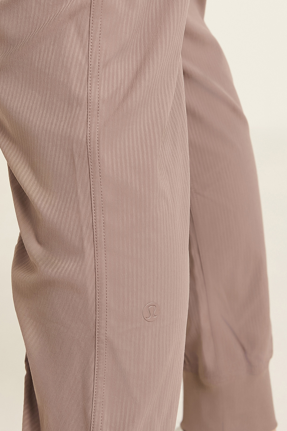 תמונת תקריב דוגמן של Dance Studio Mid-Rise Jogger LULULEMON