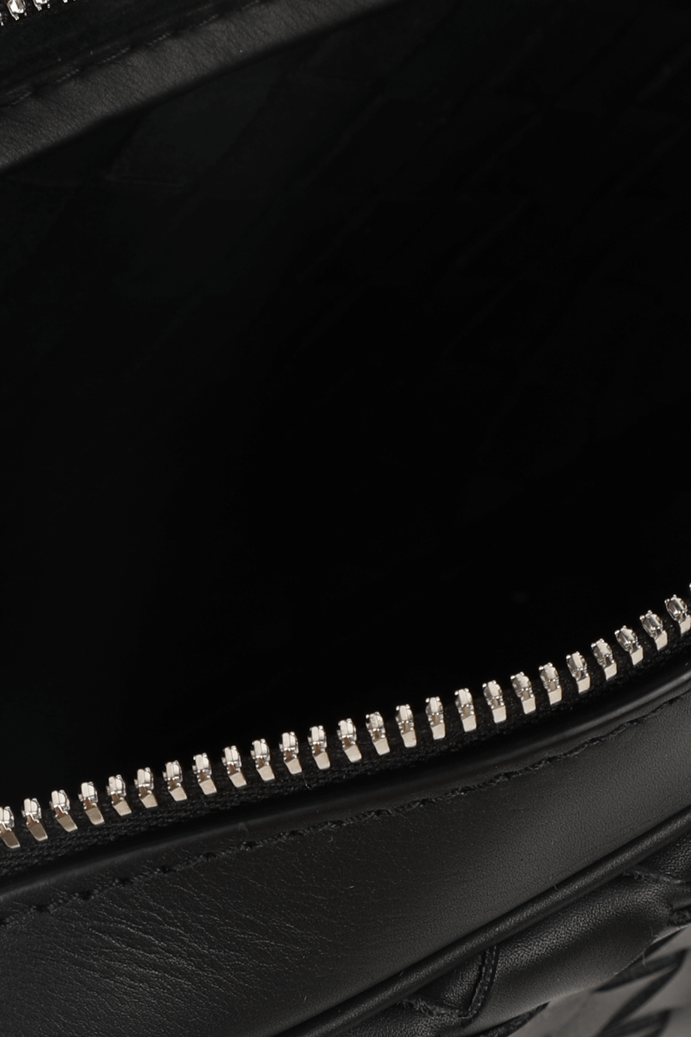 תמונת פנים של תיק קרוסבודי מעור BOTTEGA VENETA