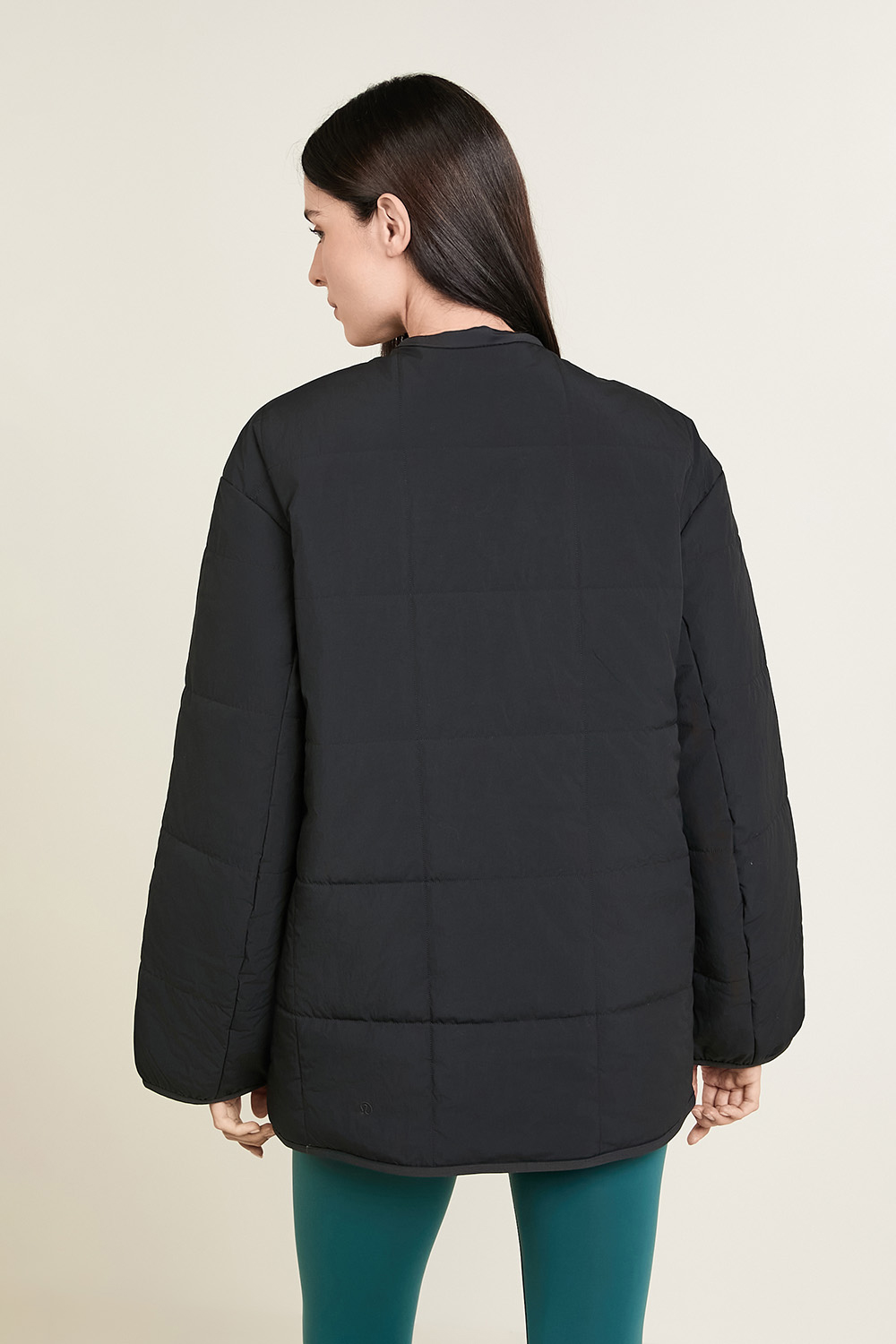 תמונת דוגמן אחורית של Insulated Liner Coat LULULEMON