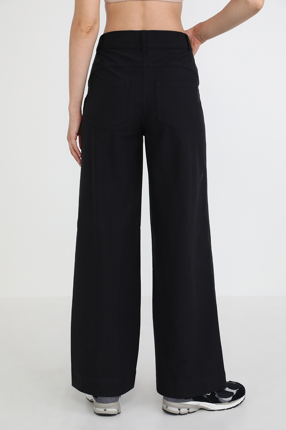 תמונת דוגמן אחורית של City Sleek 6 PKT Wide-Leg Utilitech