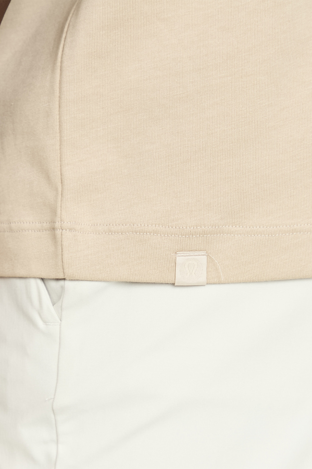 תמונת תקריב דוגמן של Heavyweight Cotton Jersey T-Shirt LULULEMON