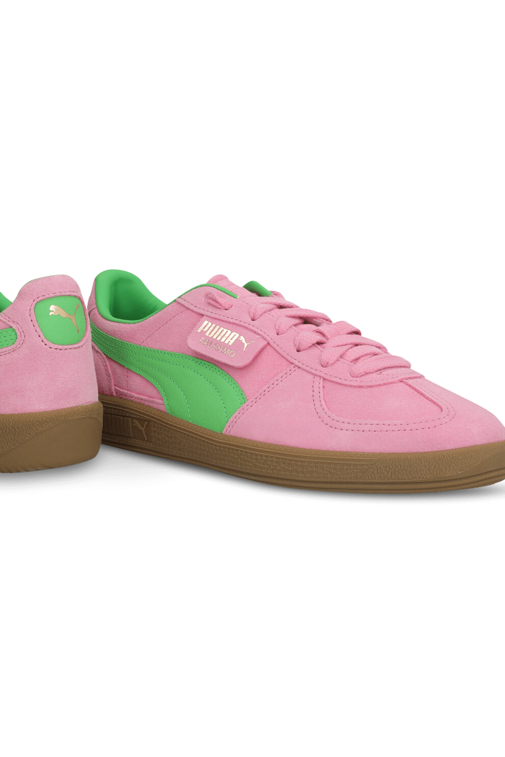 תמונת תקריב של נעלי סניקרס פלרמו PUMA